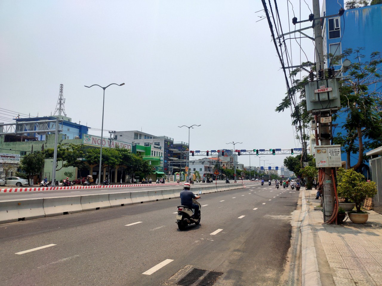 Cần Bán nhà 3 tầng mặt tiền Ngô Quyền, An Hải Bắc, Sơn Trà , Đà Nẵng