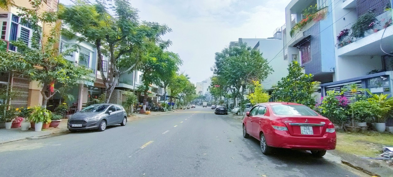 Cần bán nhanh nhà 3 tầng MT Lê Văn Hưu, Mỹ An, Ngũ Hành Sơn, Đà Nẵng giá tốt.
