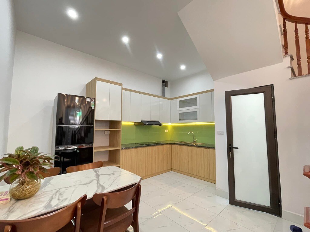 SẬP HẦM!!! Mặt tiền Trường Chinh, nhỉnh 3 tỷ, 4pn, 2wc, 90m2, mới đẹp, ở ngay, 0919051718