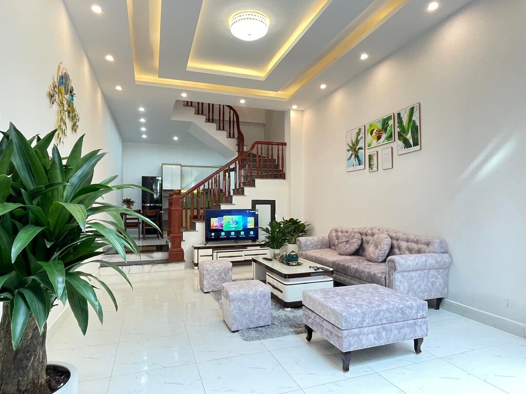 SẬP HẦM!!! Mặt tiền Trường Chinh, nhỉnh 3 tỷ, 4pn, 2wc, 90m2, mới đẹp, ở ngay, 0919051718