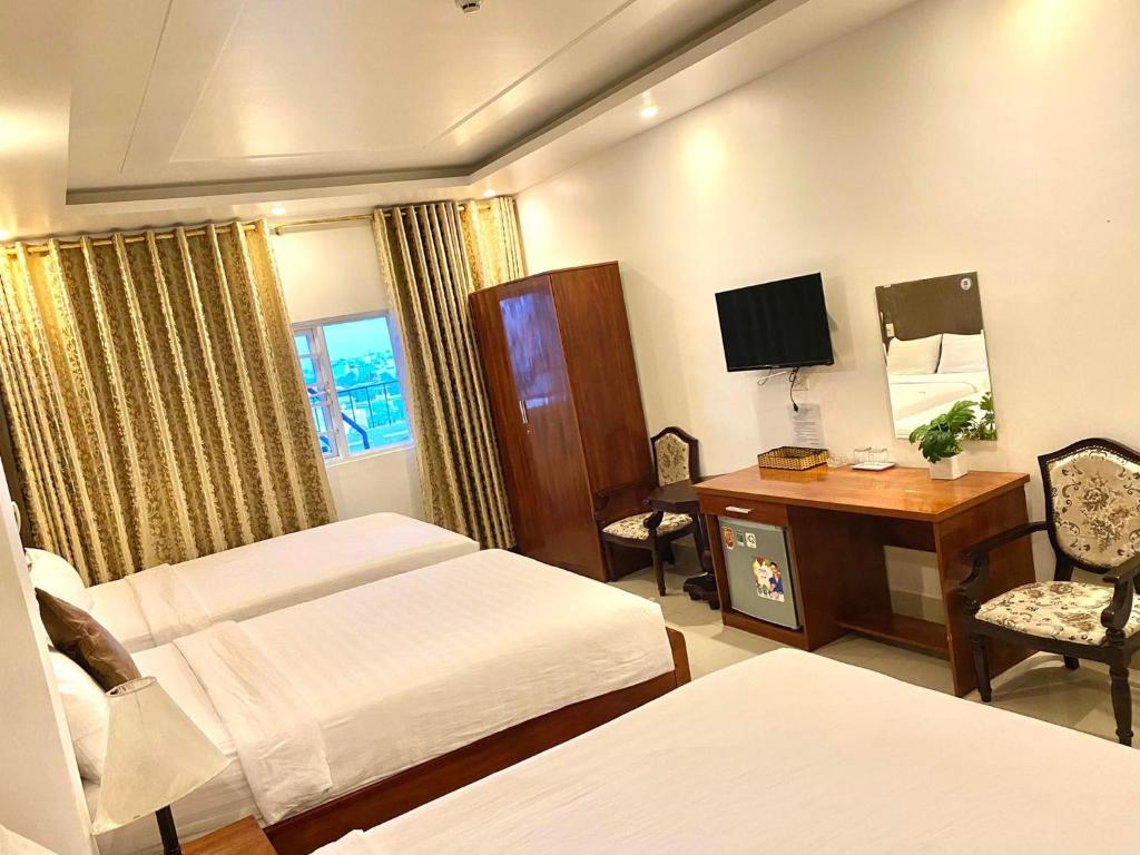 Cho thuê khách sạn 7 tầng 17 phòng mặt tiền Võ Văn Kiệt giá 70tr/tháng. LH 0934773999