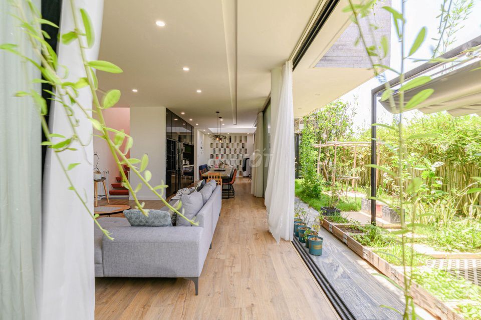 Bán nhanh Villa đẹp MT đường Bờ Quan 3, Hòa Qúy, Ngũ Hành Sơn 210 m2 giá 10.4 tỷ;
