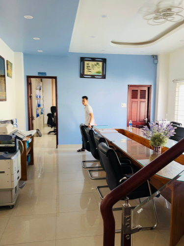 Cho thuê nhà 3 tầng Đường Nguyễn Hữu Thọ,thích hợp mở văn phòng
