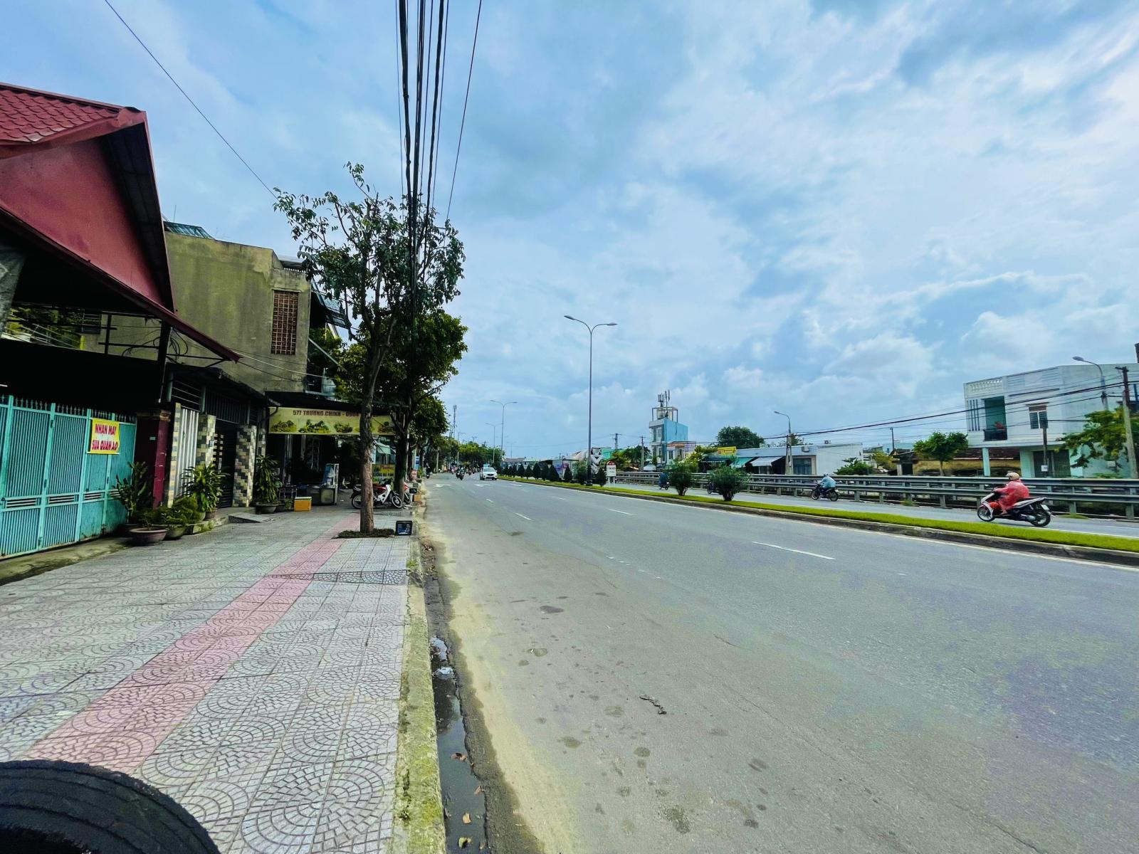 Bán nhanh lô đất MT đường Trường Chinh, Gần Lê Đại Hành, phía sau sân bay