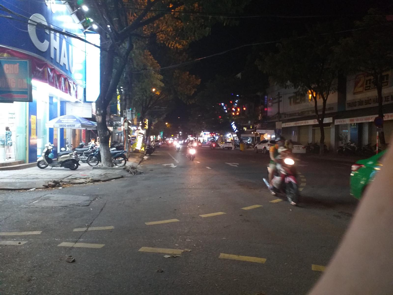 Nhà Mặt Tiền ngay Chợ Đống Đa góc KD đường 7.5 và 5.5, 3 tầng