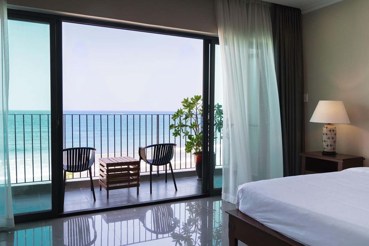 Bán khách sạn 7 tầng mặt tiền biển Hoàng Sa, view trực diện biển.