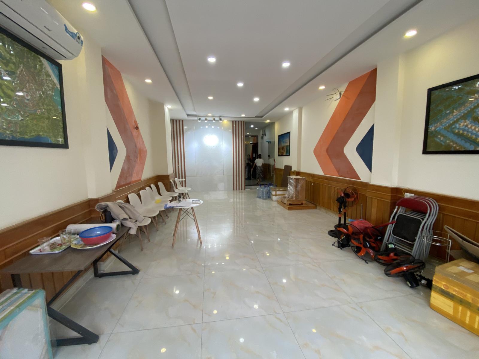 Cho thuê nhà đẹp 3 tầng mặt tiền đường Nguyễn Phước Lan, Hoà Xuân, vị trí kinh doanh tốt