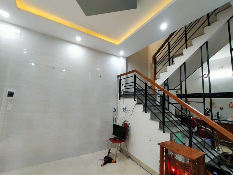 .Nhà Cù Chính Lan 92m2 Ô tô đến cửa, 2 tầng ở và 4 phòng cho thuê riêng biệt