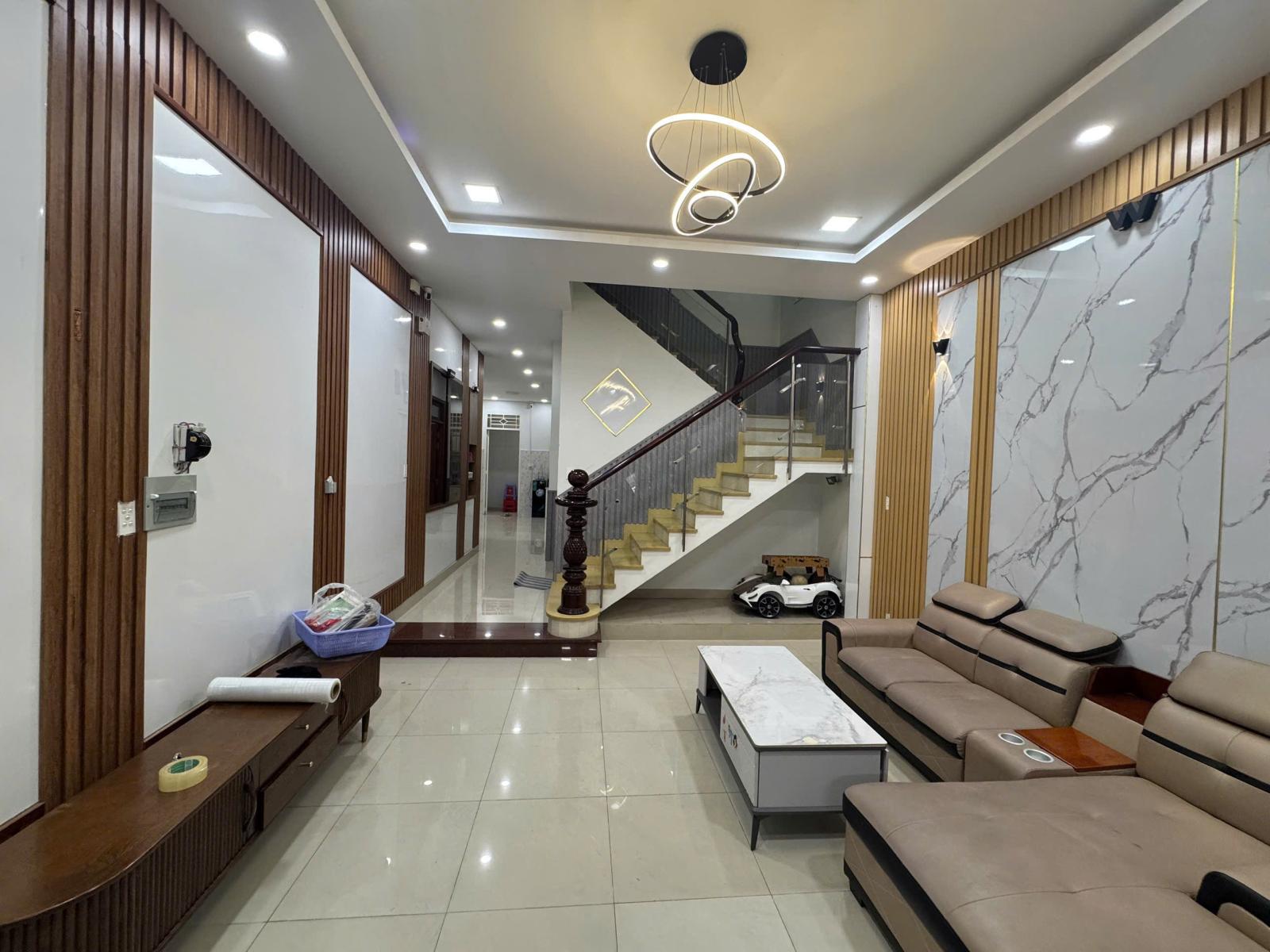 BÁN SIÊU PHẨM NHÀ MẶT TIỀN HẺM ĐẸP XE HƠI 6M- PHÙ HỢP CHO MỌI GIA ĐÌNH. LH:0931423123.