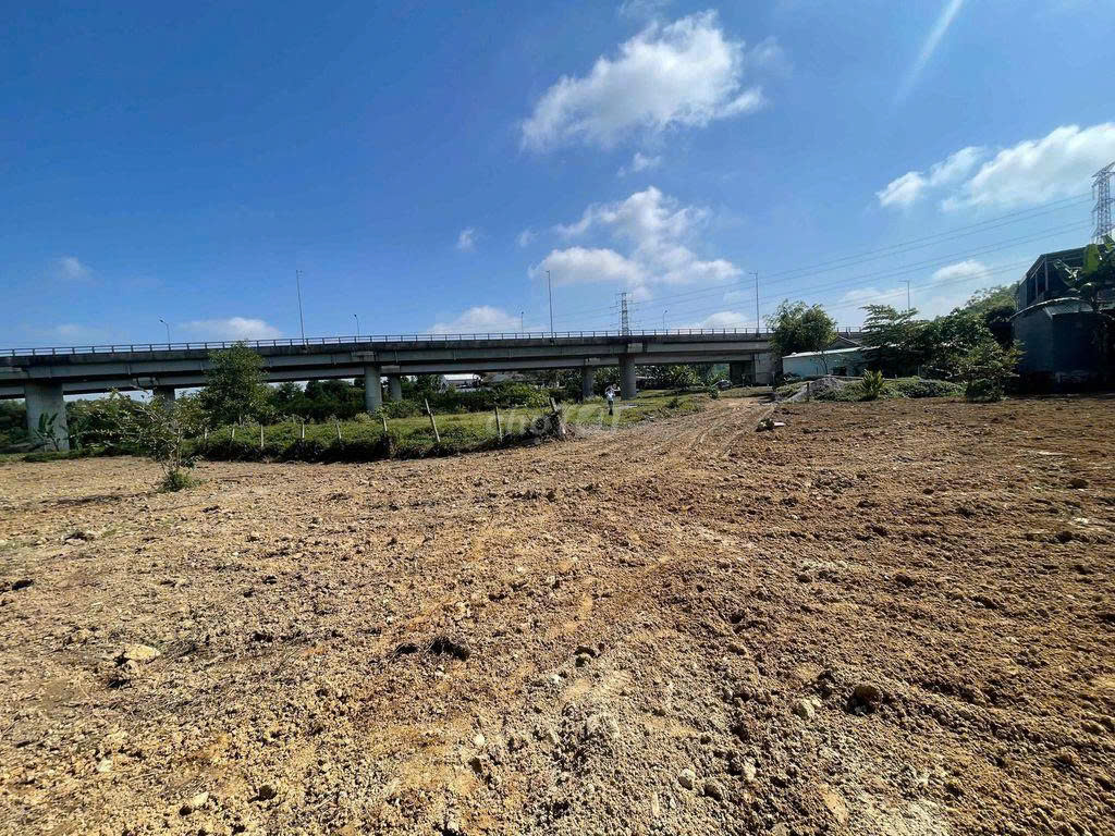 Đất làm vườn nghĩ dưỡng view sông sát đường đi Núi Thần Tài 3800m2 chỉ 5.3 tỷ. Lh:0913913077.