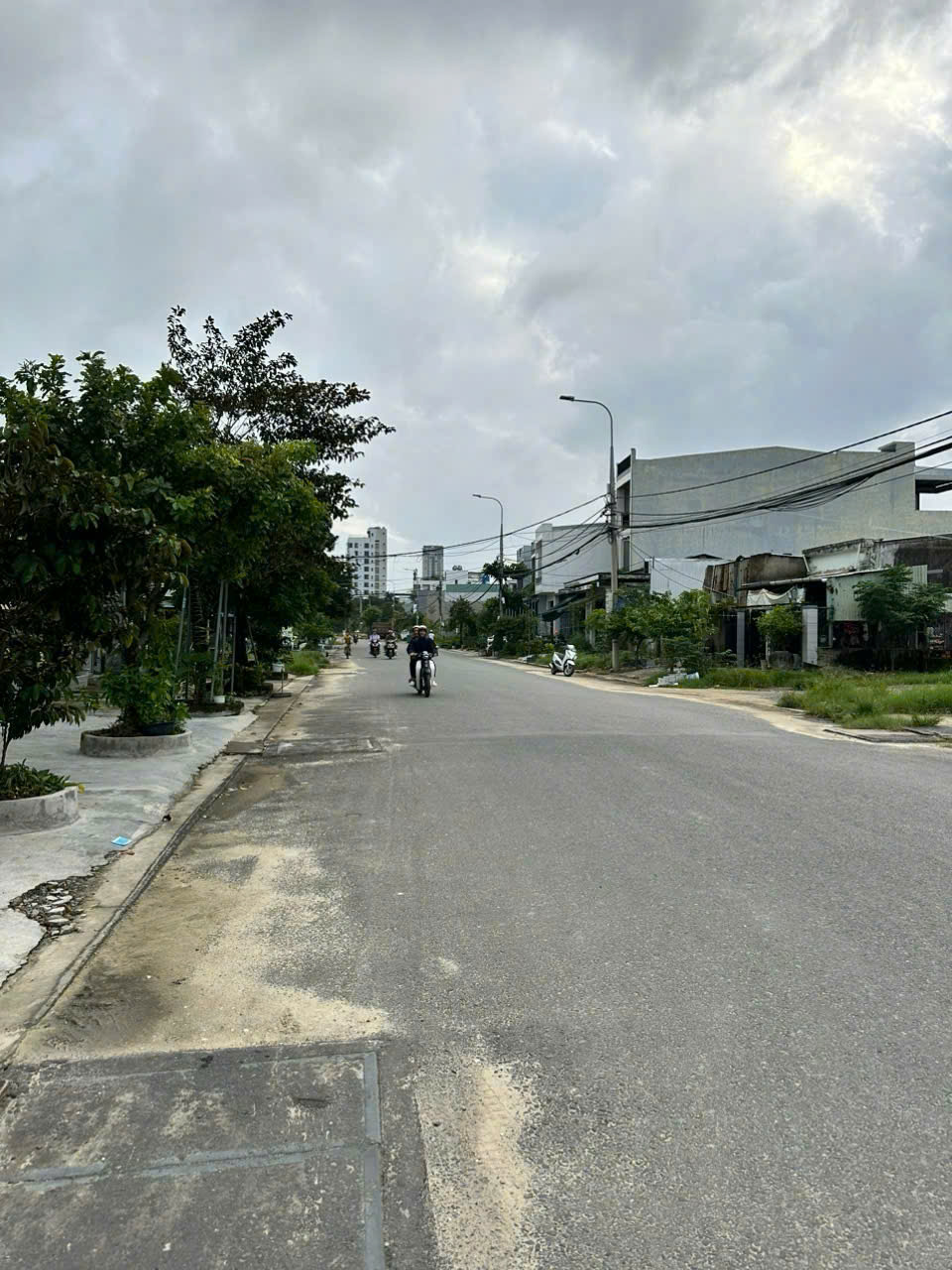 BÁN LÔ ĐẤT ĐẸP KIỆT ÔTÔ Thông ĐƯỜNG CHÍNH HỮU, VIEW CÔNG VIÊN, CHỈ 9.4 TỶ cách biển chỉ 300m. Tặng kèm dãy phòng trọ có 5 phòng đang cho thuê 