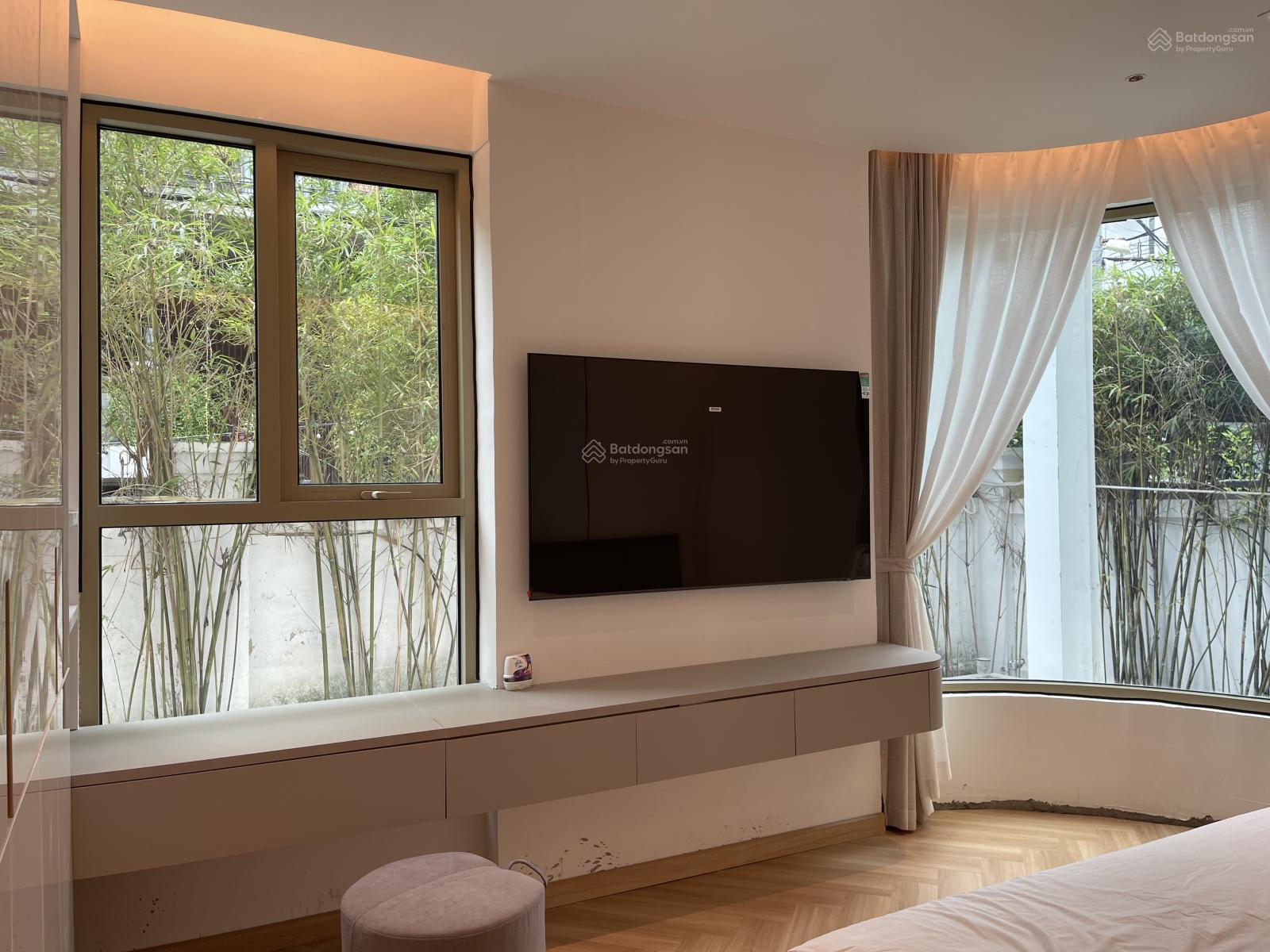 Bán gấp căn 2 ngủ toà P2 – tầng 19 – trục 01 tại Peninsula, giá hơn 4 tỷ