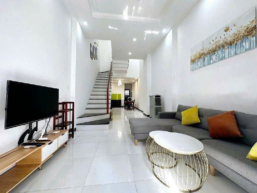 Bán nhà 3 tầng Hồ Xuân Hương, Mỹ An, Ngũ Hành Sơn - Sát biển, Dòng tiền 17tr/tháng