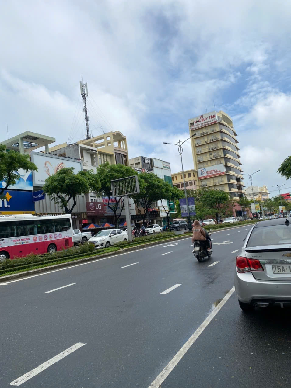 Bán nhà mặt tiền đường Nguyễn Văn Linh giá chỉ 24 tỷ