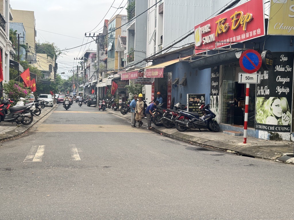 Bán nhà đường Trương Chí Cương ô tô đậu trước nhà - 6,8 Tỷ giá này không có cái thứ 2