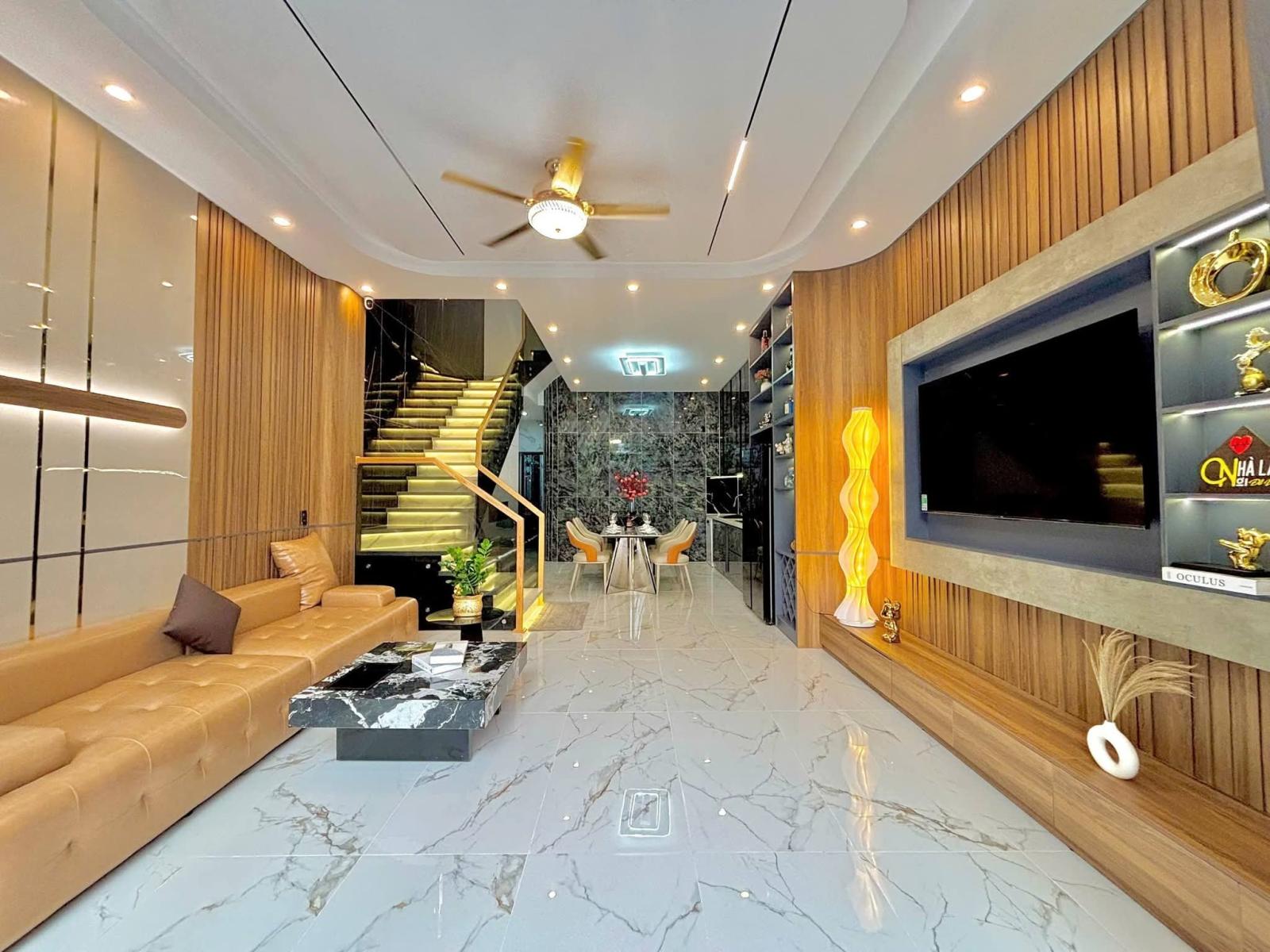 Nhà mới xây full nội thất- Hòa Xuân ( nhĩnh 7 tỷ )