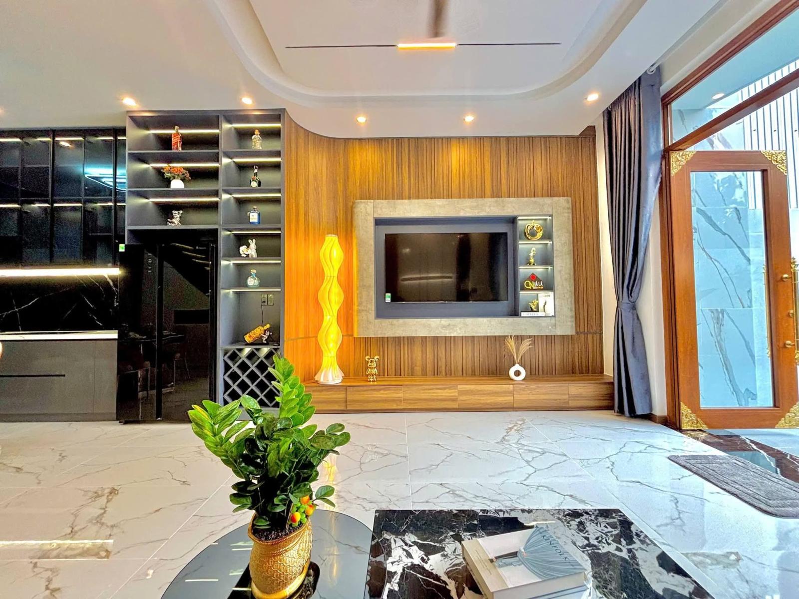 Nhà mới xây full nội thất- Hòa Xuân ( nhĩnh 7 tỷ )