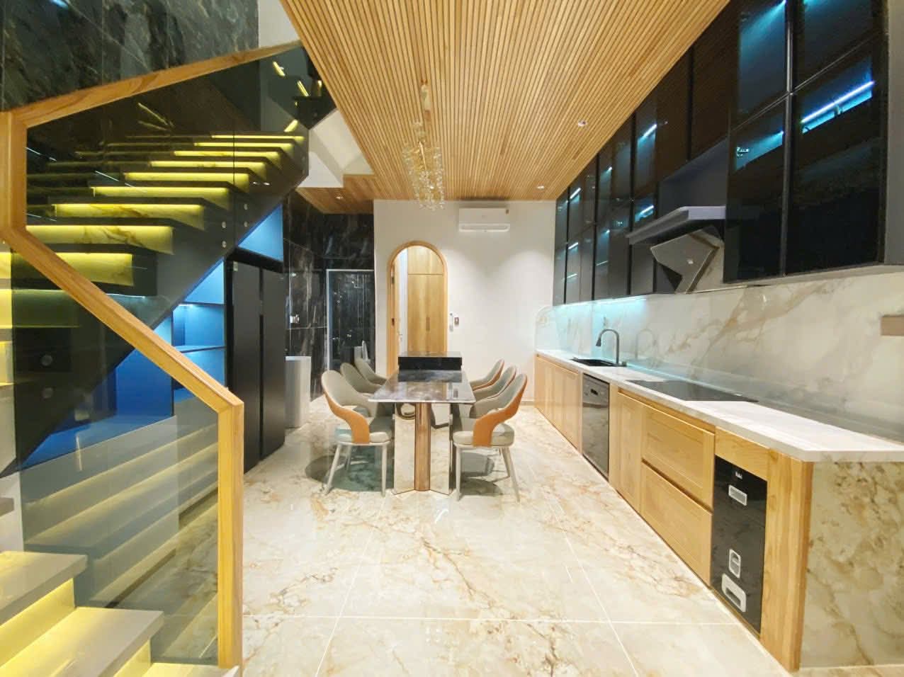 Nhà mới đẹp gần biển Nguyễn Tất Thành