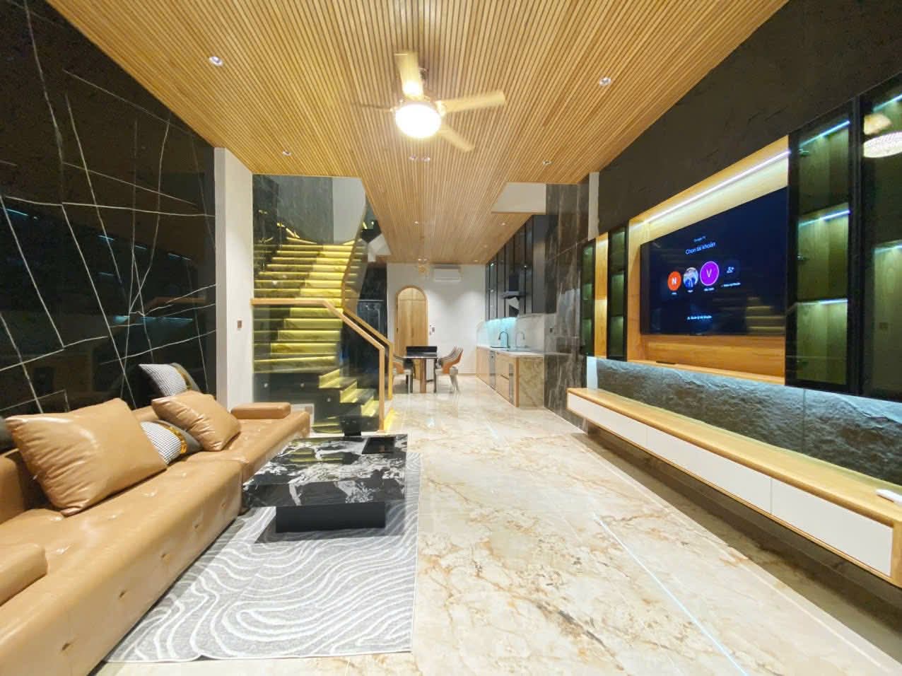 Nhà mới đẹp gần biển Nguyễn Tất Thành