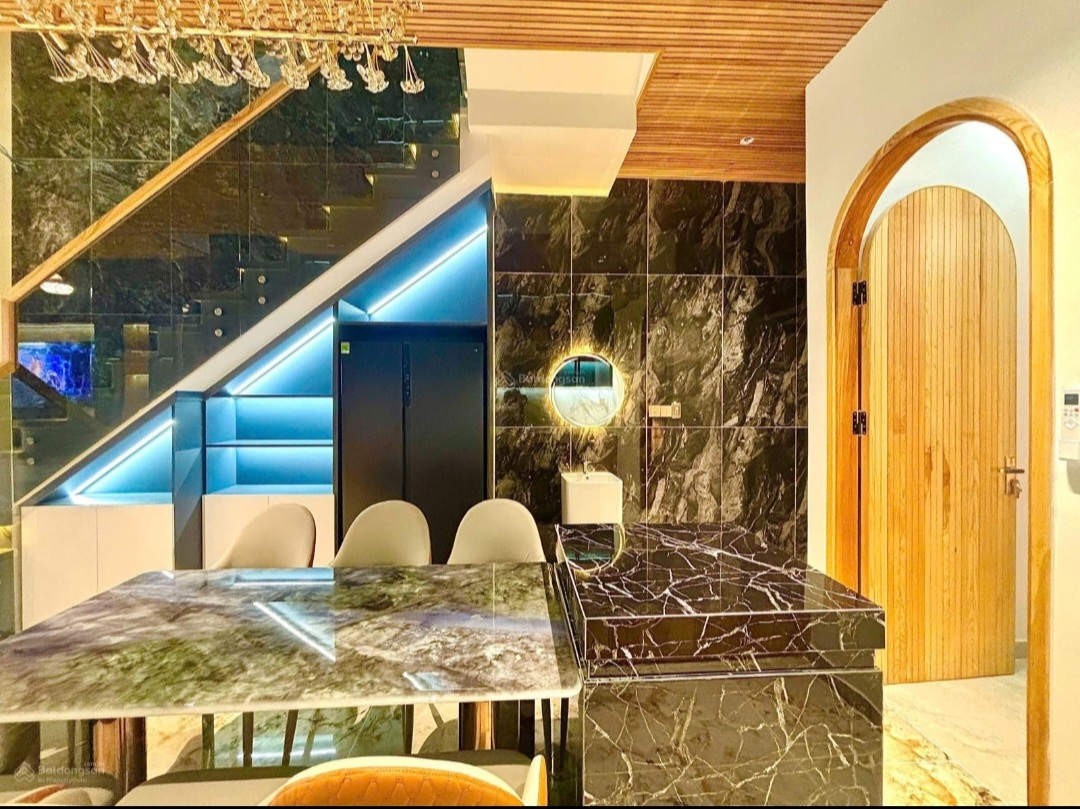 Nhà mới đẹp gần biển Nguyễn Tất Thành