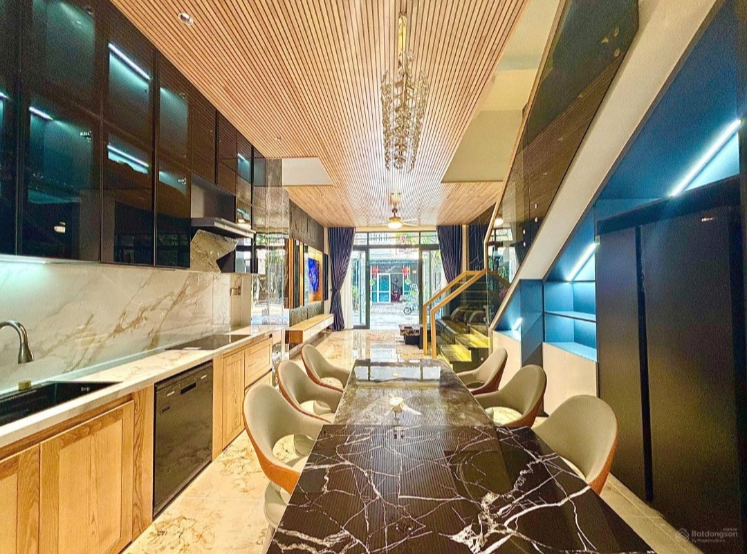 Nhà mới đẹp gần biển Nguyễn Tất Thành