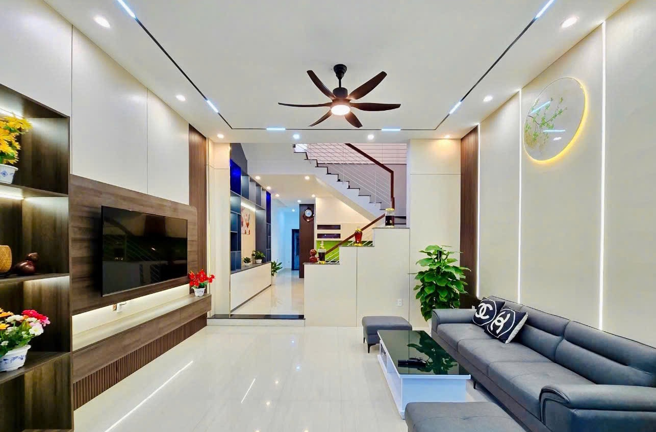 NHÀ 3 TẦNG MẶT TIỀN VĂN TIẾN DŨNG – HÒA XUÂN – 8,3 tỷ