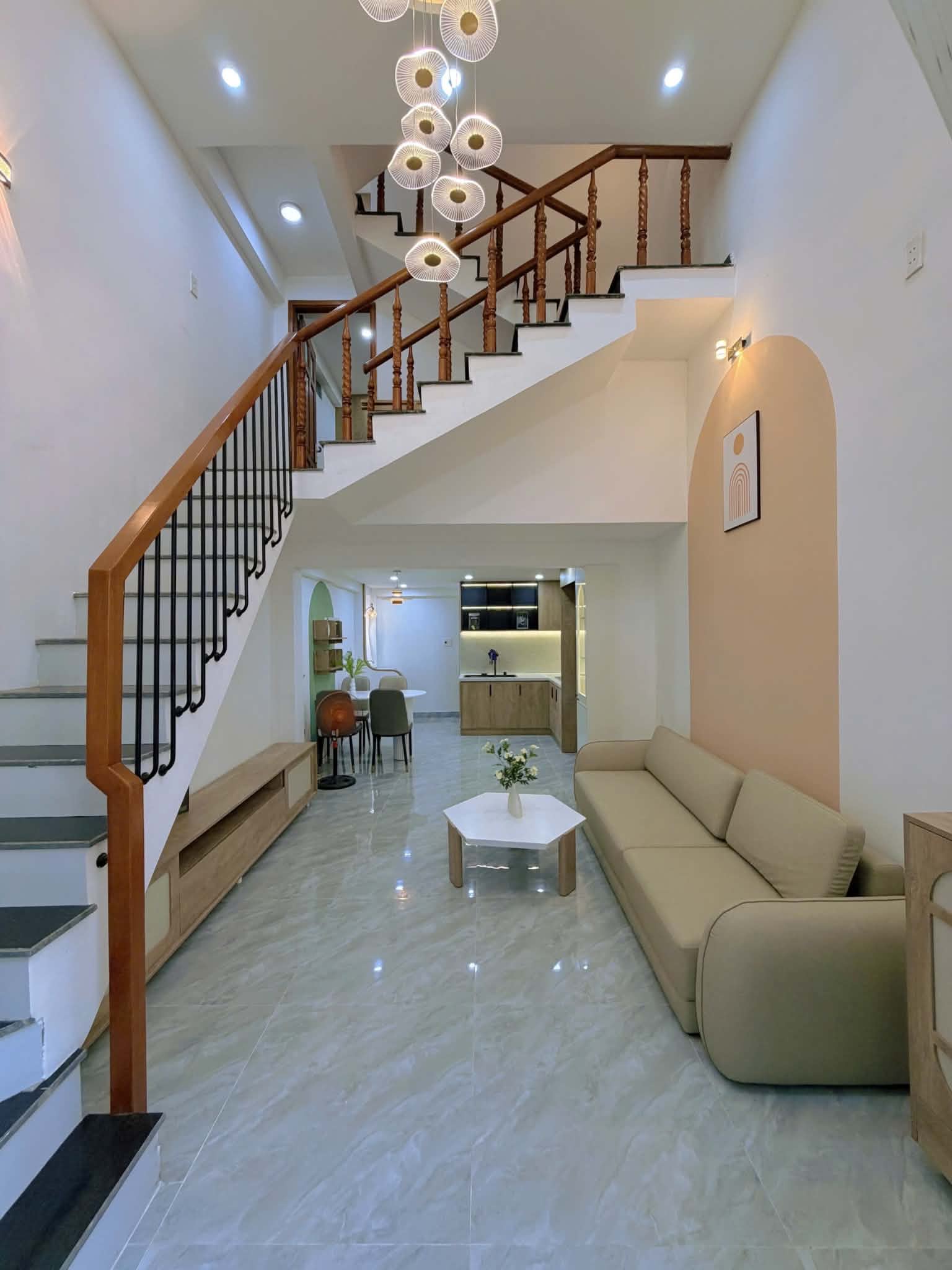 Mình cần bán căn nhà 3.5 tầng kiệt đường Phạm Nhữ Tăng, gần bờ hồ Hà Huy Tập